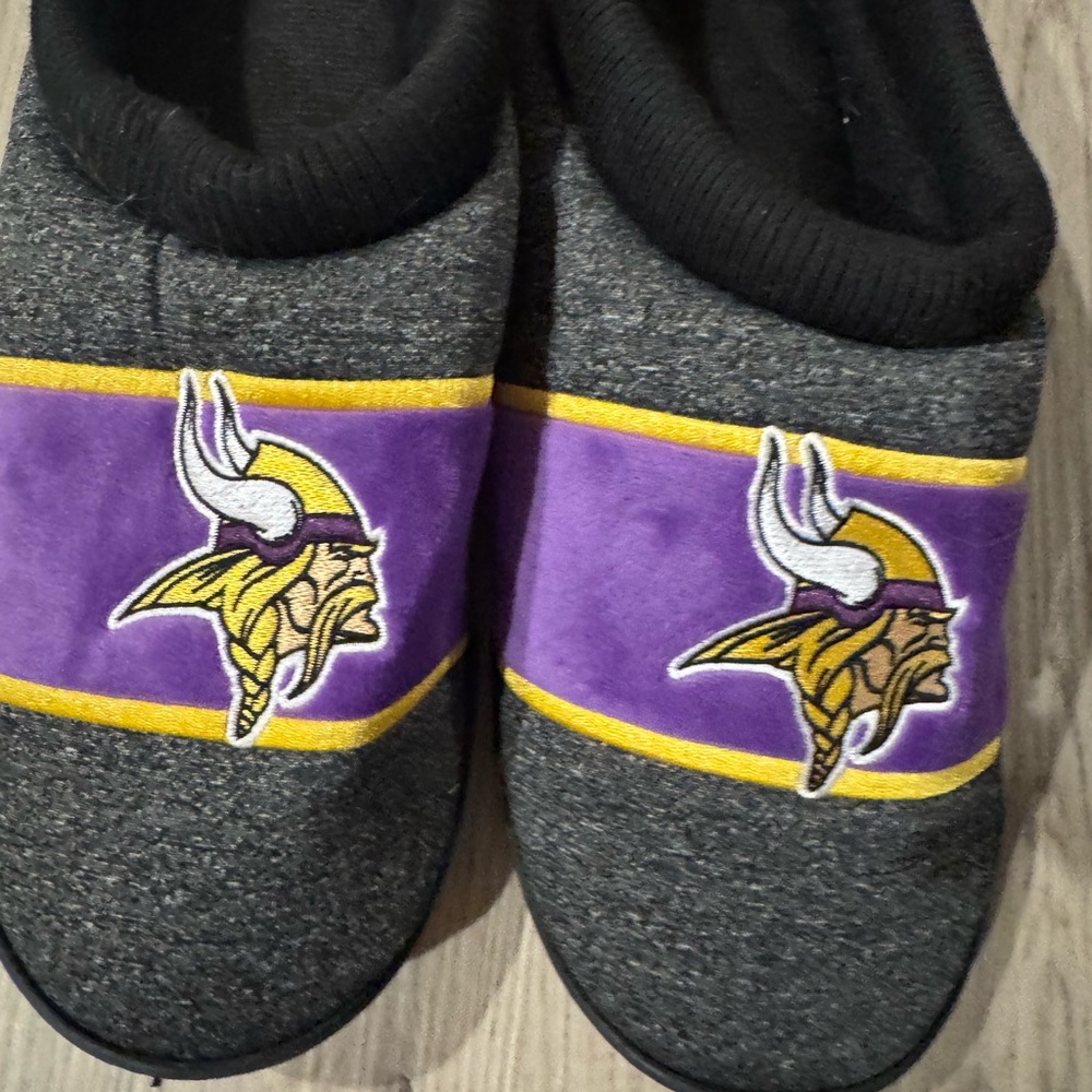 Minnesota Vikings Slippers - Gray and Purple